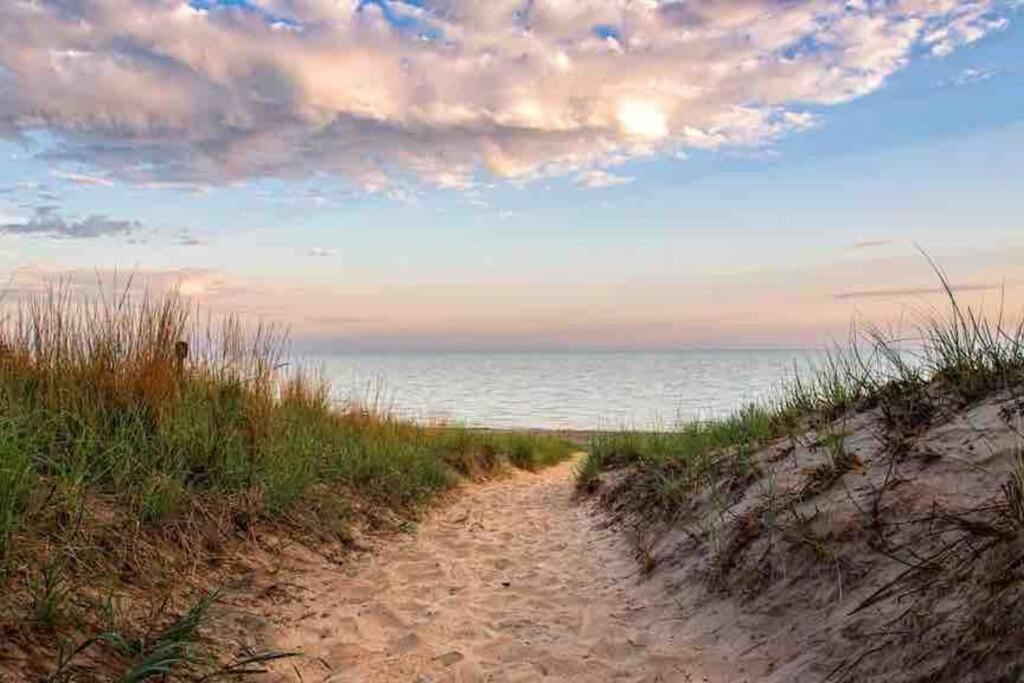 Blue Birdhouse - Indiana Dunes - Pet Friendly Chesterton Dış mekan fotoğraf